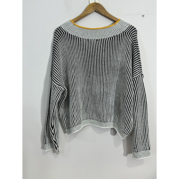 Womans Shein Large Black White V Neck Pullover Over Size Crop Sweater - Picture 2 of 9